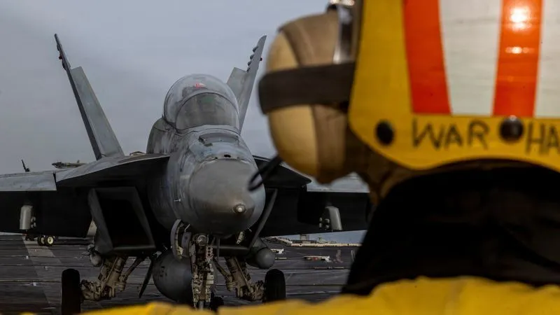 Relatório revela tentativas de suicídio em grupo de ataque do USS Abraham Lincoln